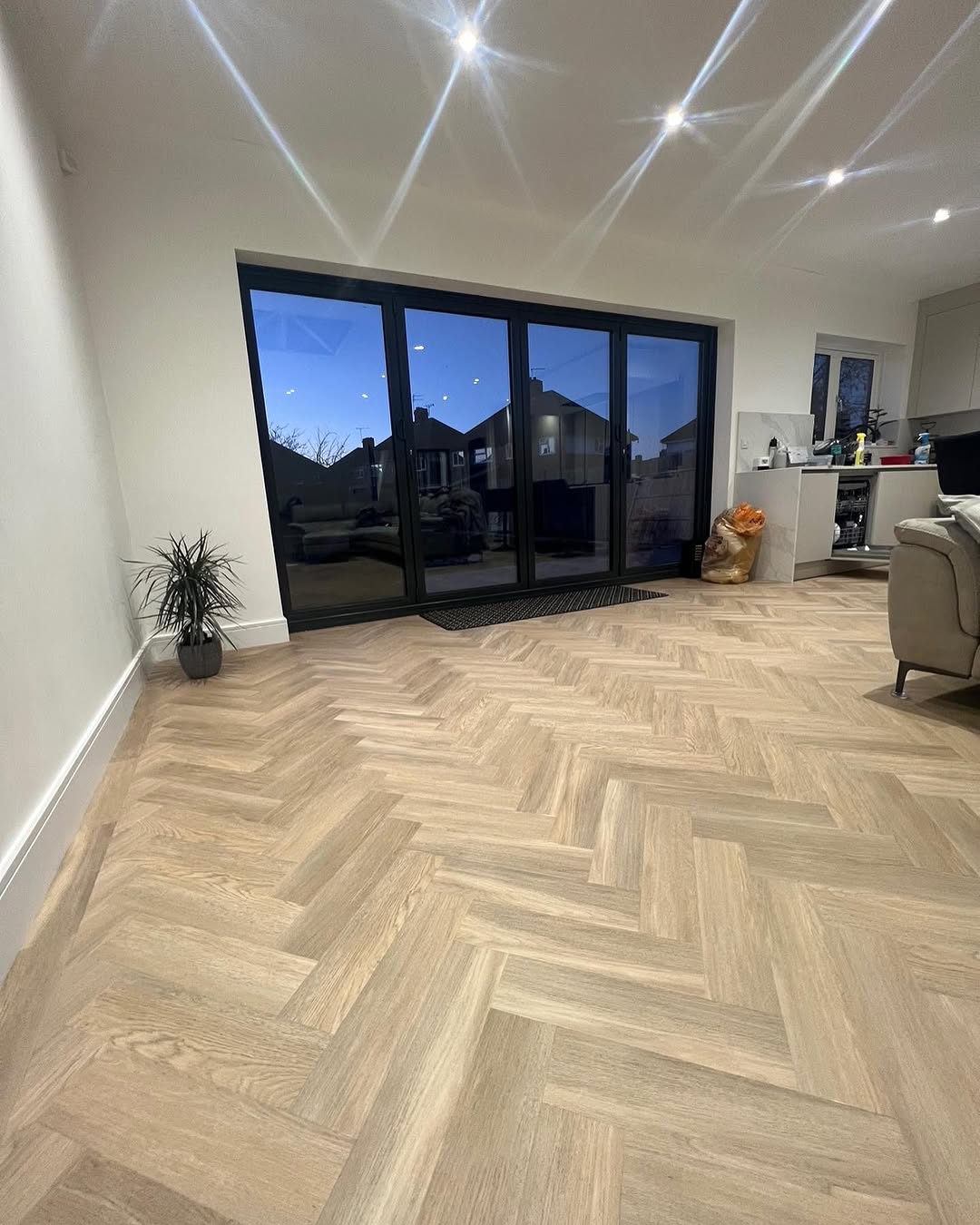 How Much Does Flooring Cost in Canada? (Vinyl, Laminate & Hardwood — Per Sq Ft Breakdown)