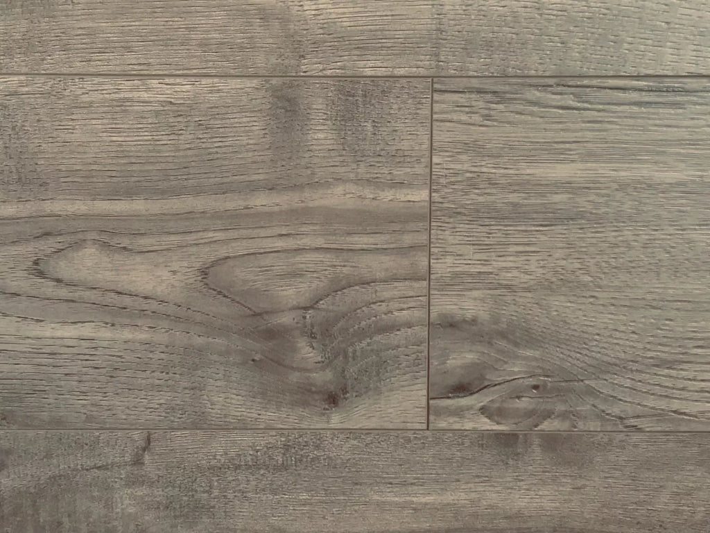 Durable Flash Oak laminate in GTA family bedroom